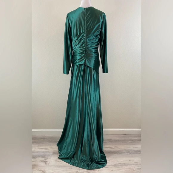 Ieena for MacDuggal green satin deep v long gown size 10 - Picture 4 of 8